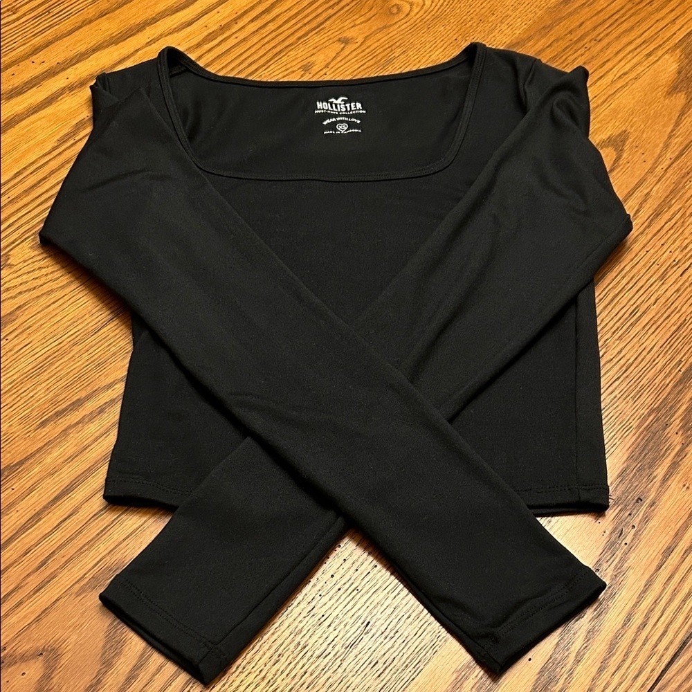 Hollister Women's Black Crop Top
